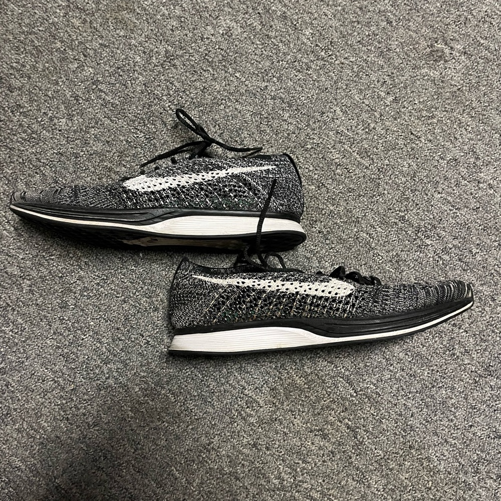 Nike Flyknit Racer Oreo color way.